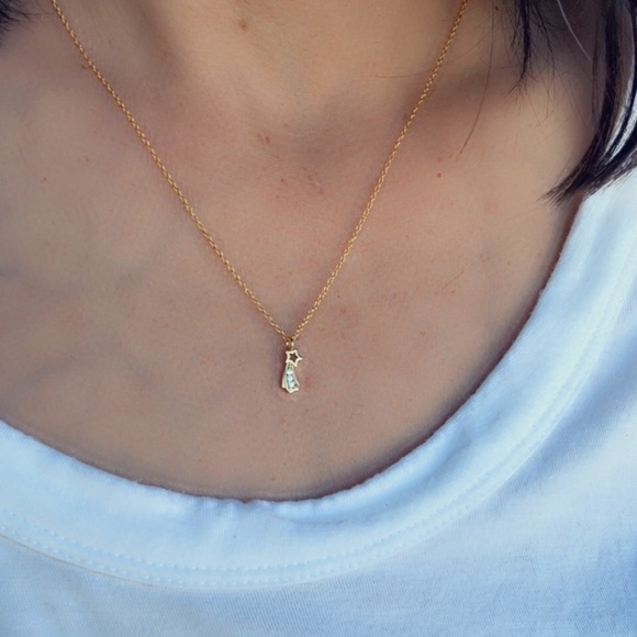 24k Gold Vermeil Dainty Shooting Star Necklace - Picture 3 of 10